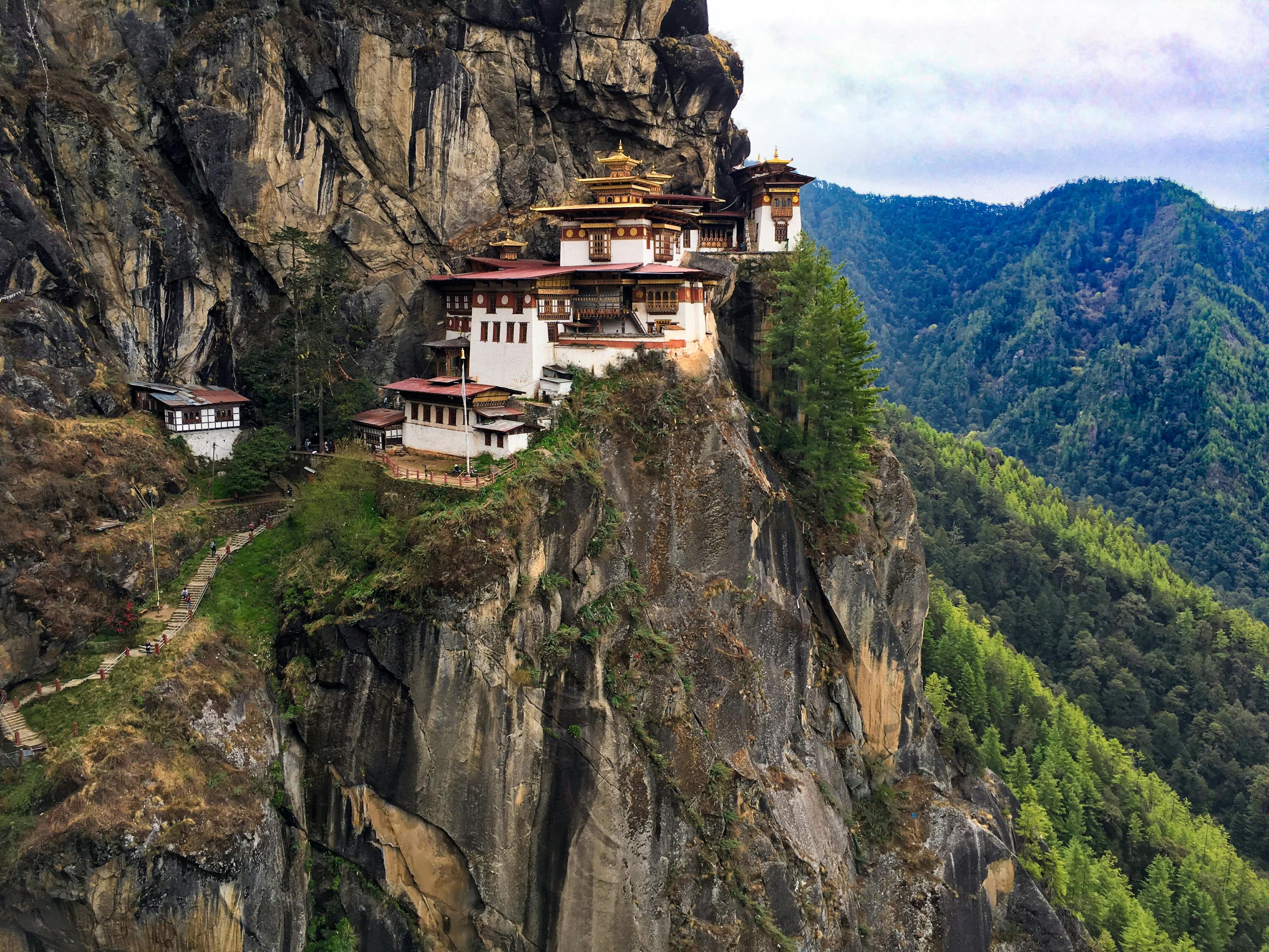 Thimphu (2N) – Punakha/Wangdue (1N) – Paro (2N)